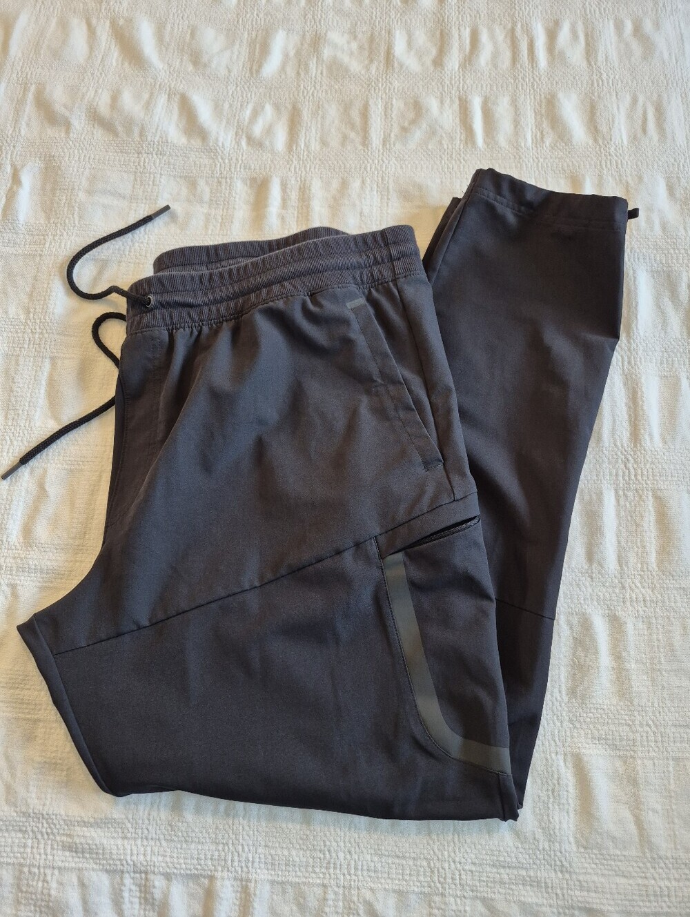 Under Armour men's black jogging athletic pants 40 x 33 all tags removed VGUC